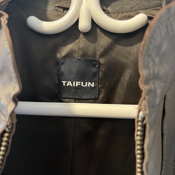 Leather Jacket - Picture 4 of 8